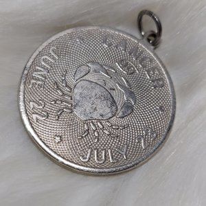 VINTAGE ZODIAC ASTROLOGY  SIGN CANCER NECKLACE PENDANT